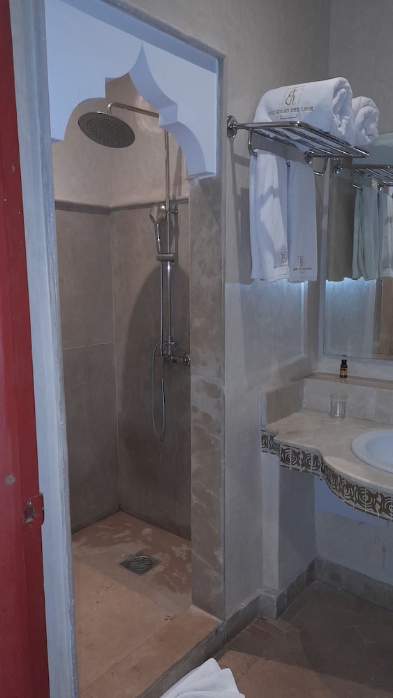 Deluxe Double or Twin Room - Photo 7