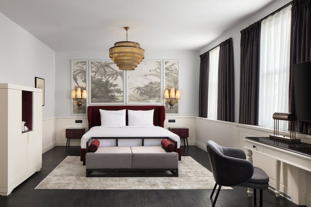 Grand Suite, 1 King Bed with Sofa bed, Non Smoking thumbnail 5