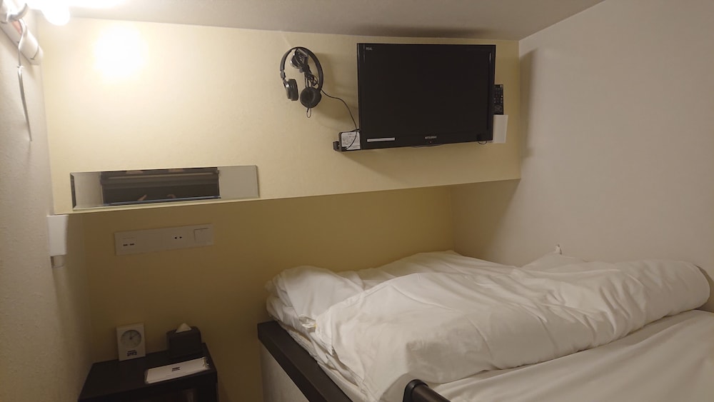Upper Cabin Room, Men Only photo 3