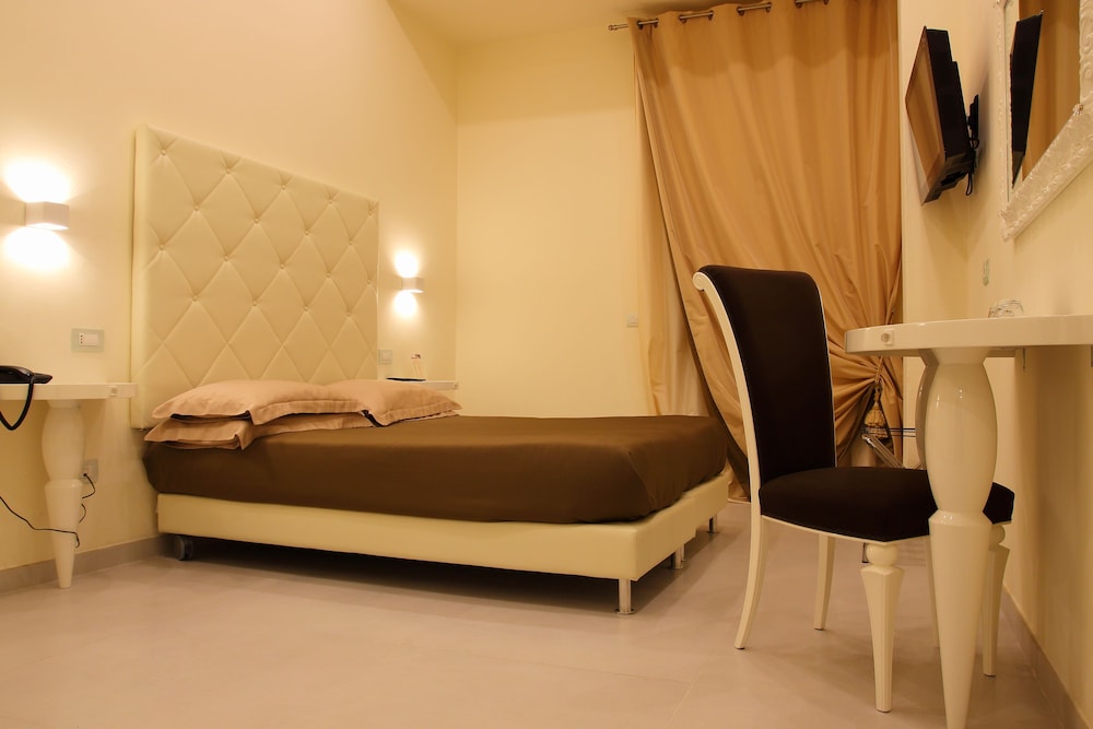 Double Room - Photo 12