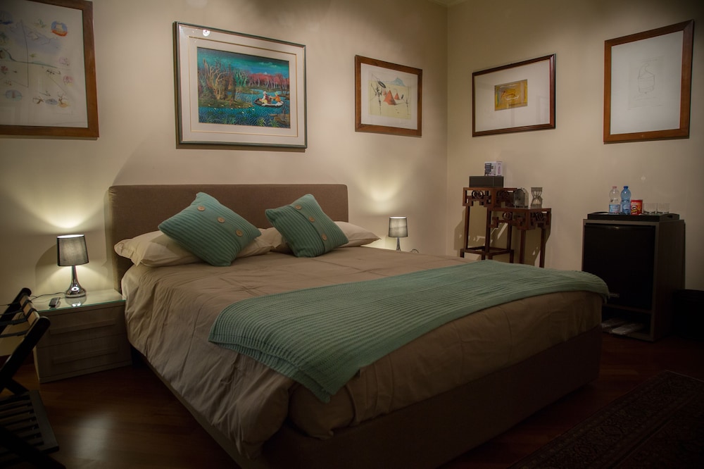 Standard Double Room, 1 Queen Bed, Shared Bathroom (205) photo 1