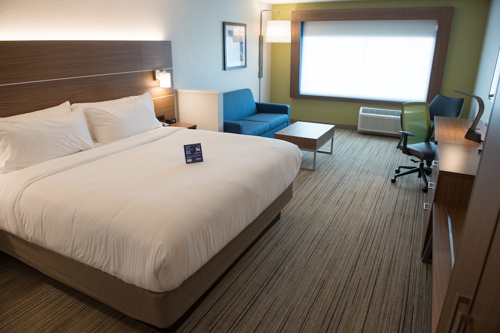Suite, 1 King Bed, Accessible (Communication) - Photo 1