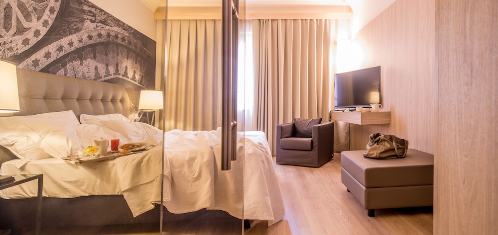 Junior Suite Double or Twin Beds - Photo 6