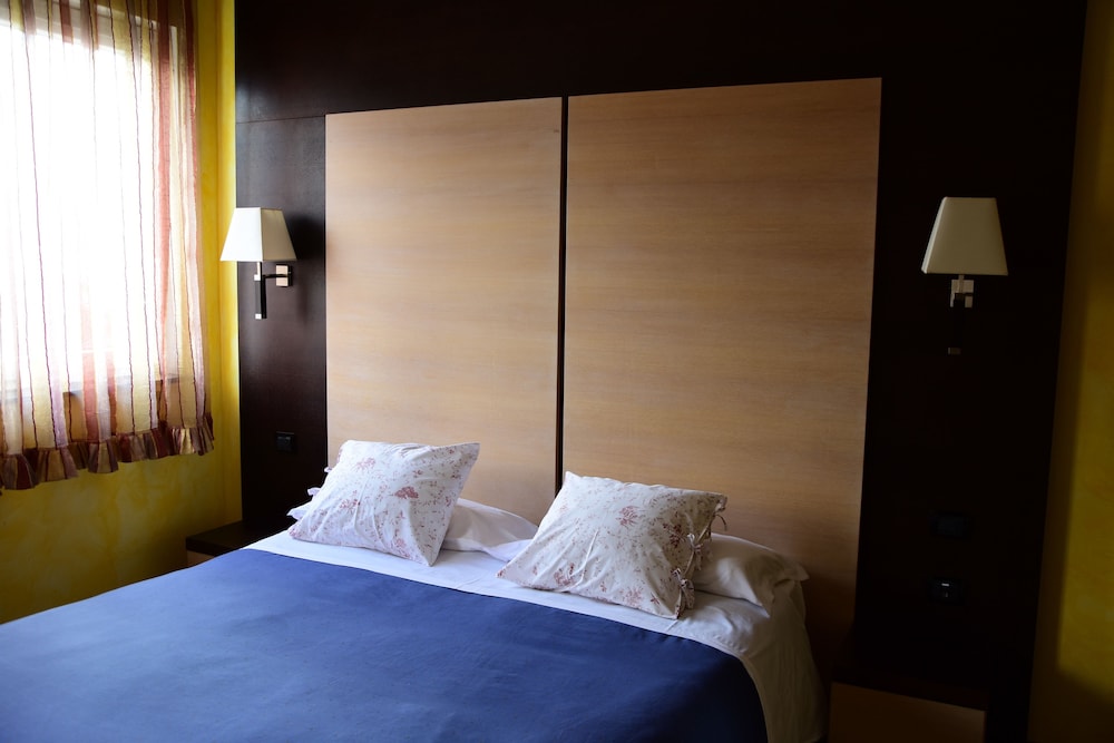 Economy Double Room photo 1