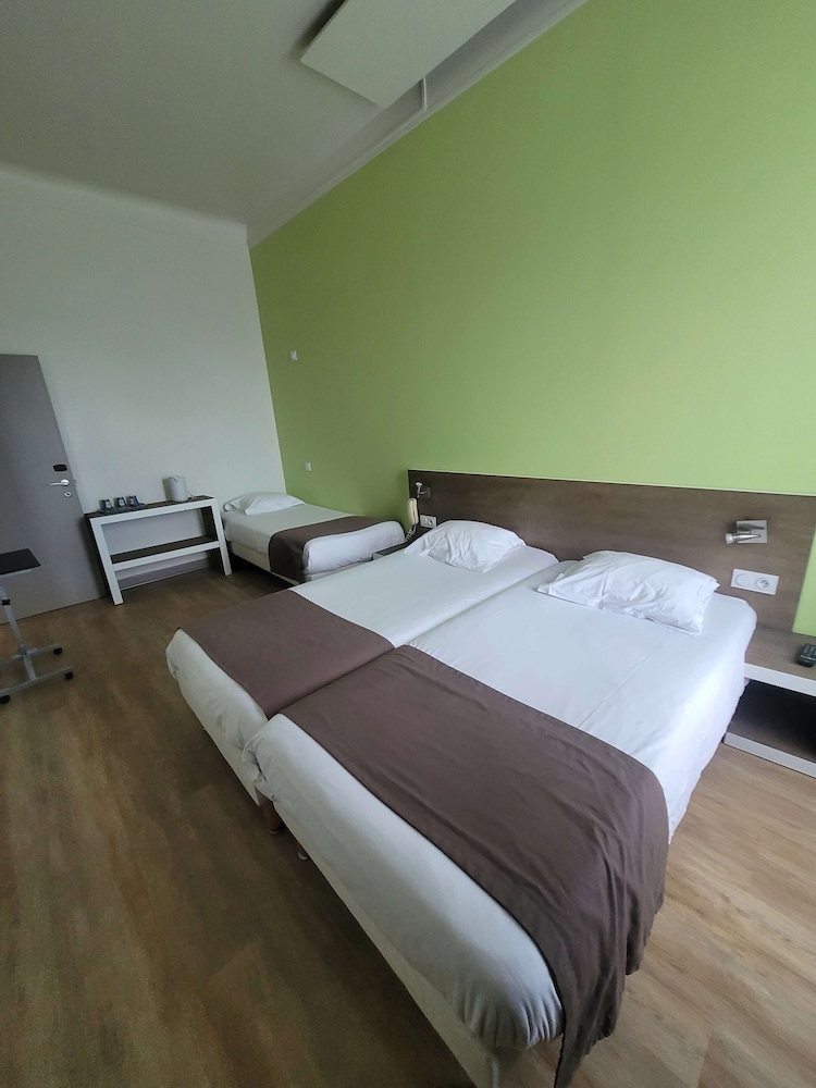 Standard Room, 2 Twin Beds - Photo 53