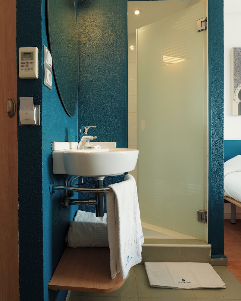 Standard Double Room - Photo 3