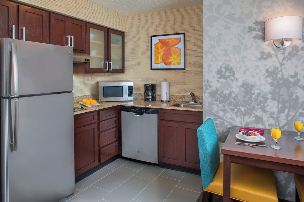 Suite, 1 Bedroom - Photo 4