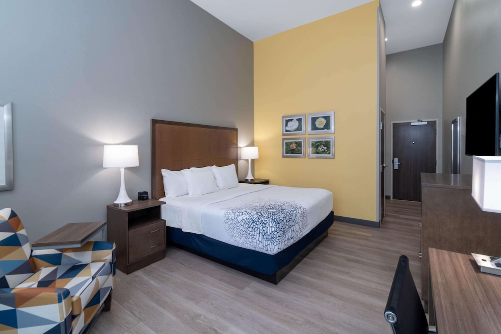 Single Room, 1 King Bed, Non Smoking (Mobility and Hearing Impaired) - Photo 3
