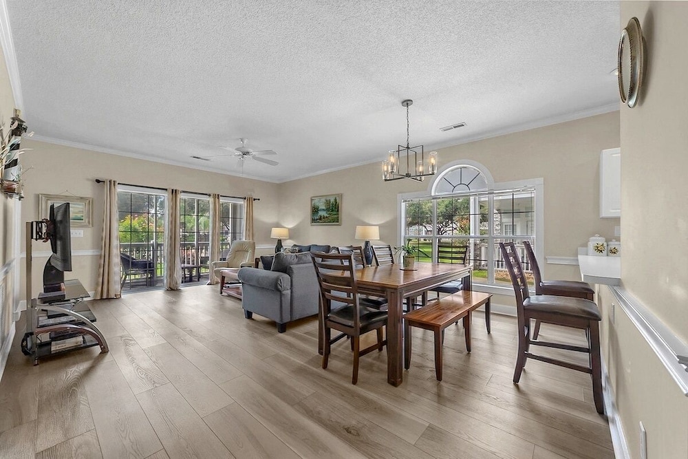 Condo, 2 Bedrooms