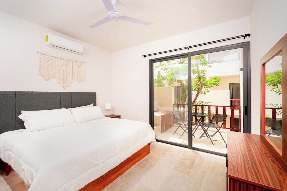 Standard Apartment, 1 King Bed with Sofa bed