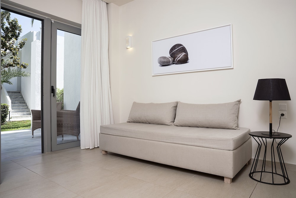 Suite, Multiple Beds, Sea View - Photo 7