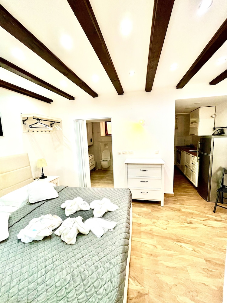 Comfort House, Sea View
