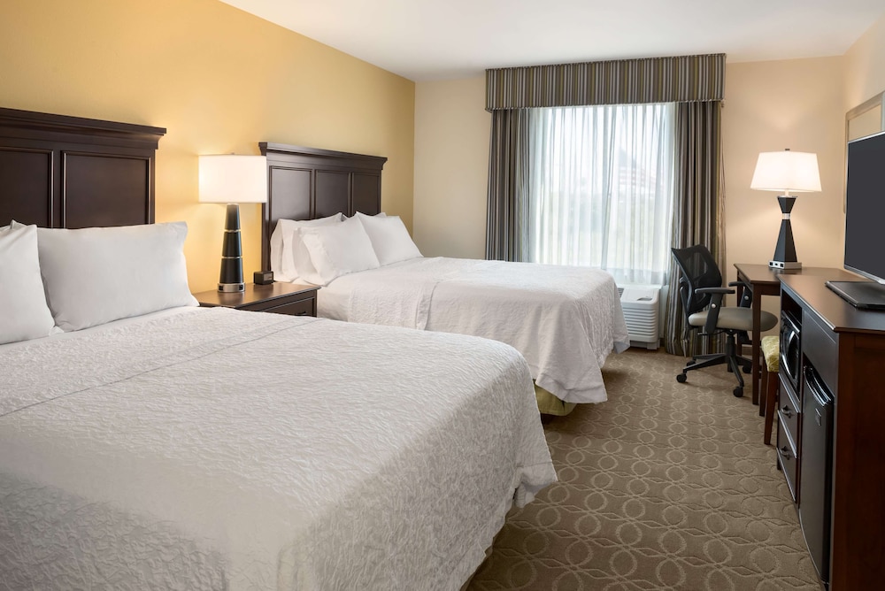 Room, 2 Queen Beds, Accessible, Bathtub photo 3