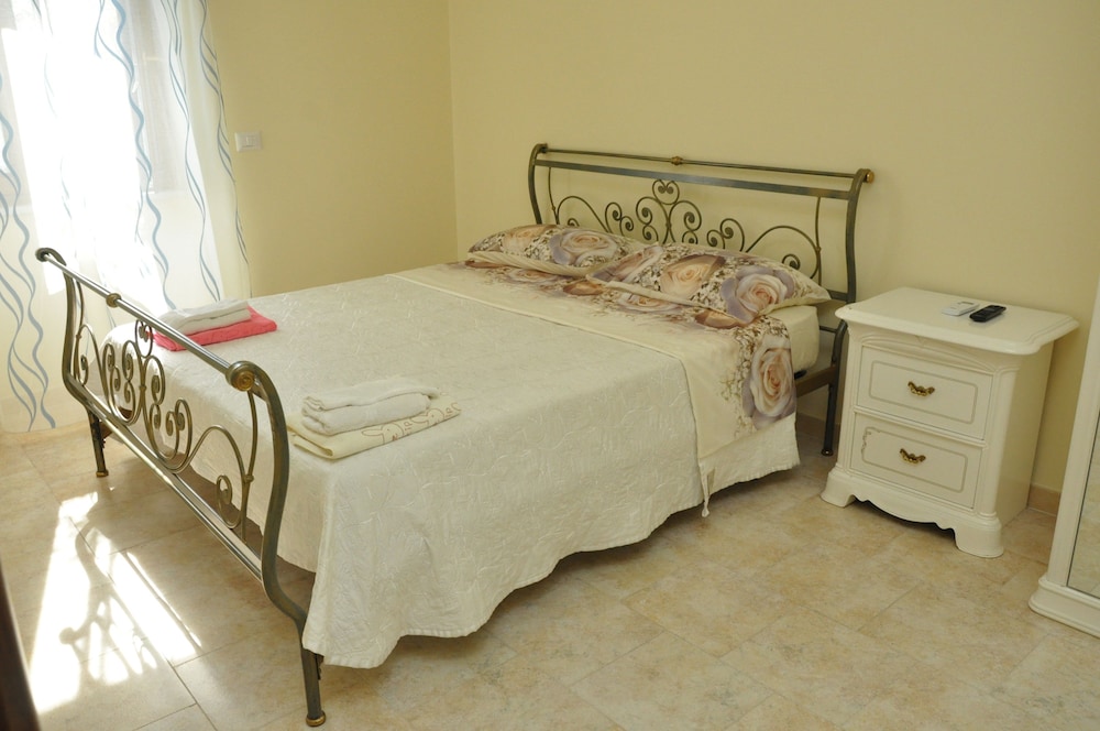 Basic Double Room photo 1