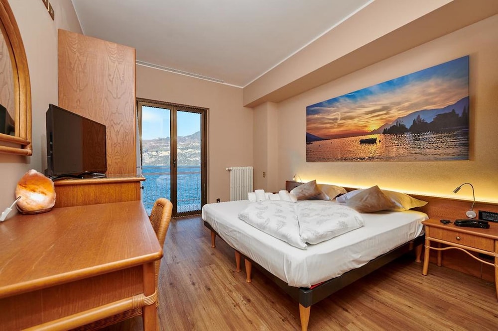 Comfort Quadruple Room, 1 Bedroom, Balcony, Lake View