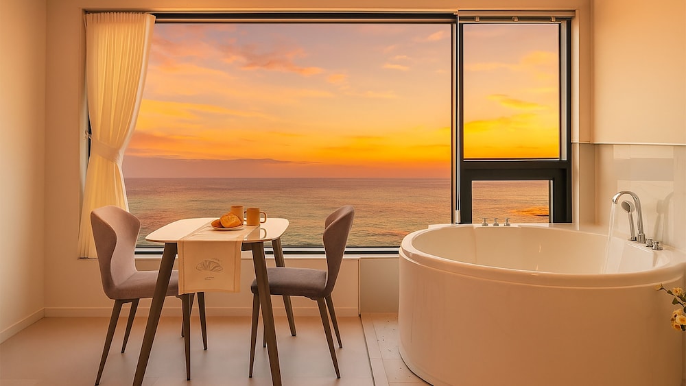 Basic Room, 1 Bedroom (Room 403 (Full Ocean View / Spa))