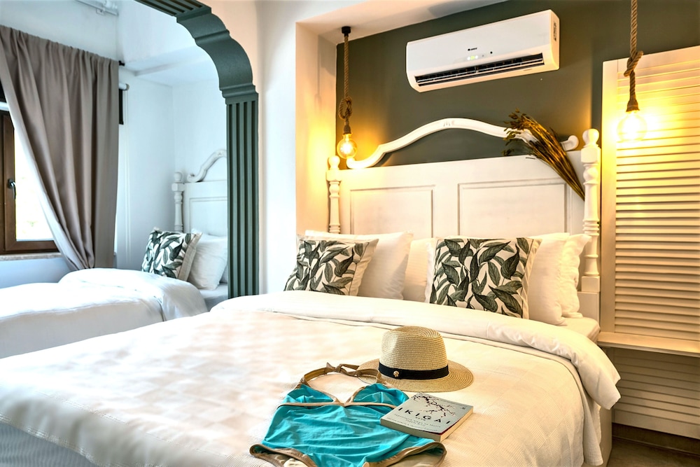 Triple Room, Multiple Beds, Non Smoking, Courtyard View