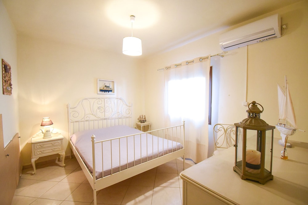 Comfort Apartment, 3 Bedrooms, Beach View photo 3