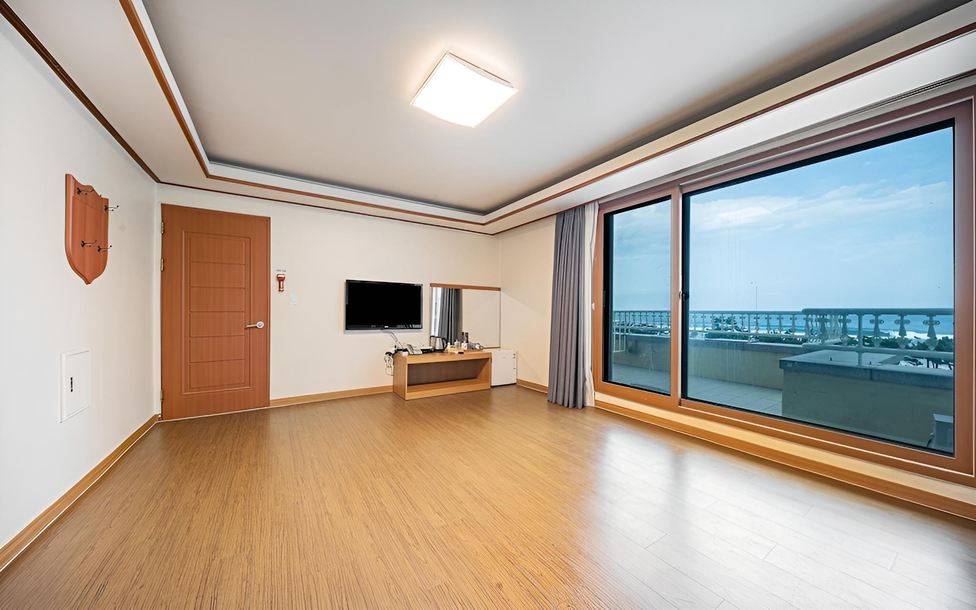 Room (Ondol room with sea view) - Photo 4