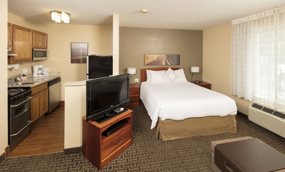 Studio, 1 Queen Bed with Sofa bed (Mobility/Hearing Access, Roll-In Shwr)