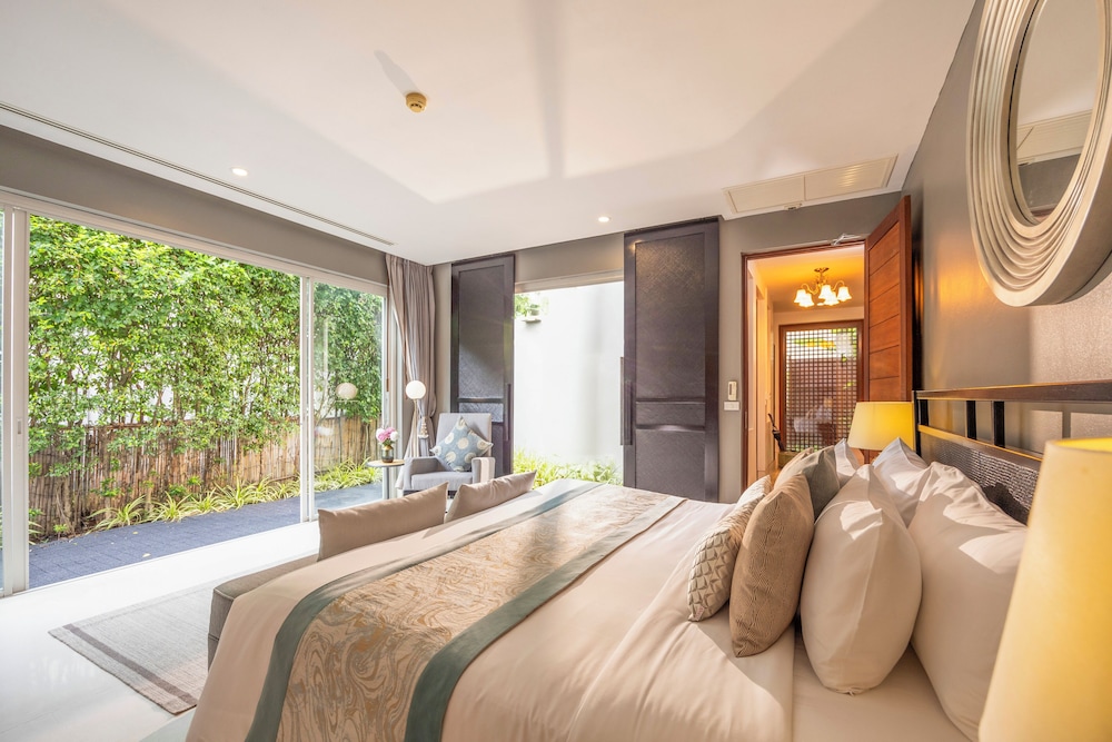 Two Bedroom Pool Suite - Photo 4