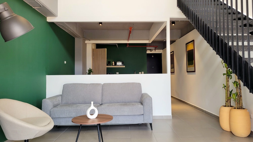 Apartment (1003)