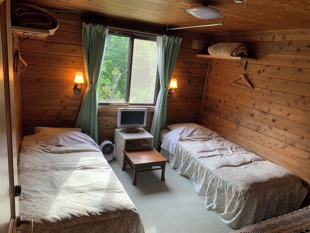 Economy Triple Room photo 1