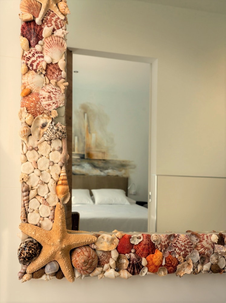 City Room - Photo 8
