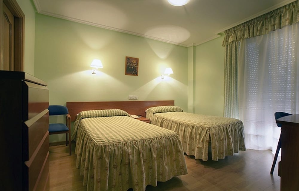 Single Room - Mountain View