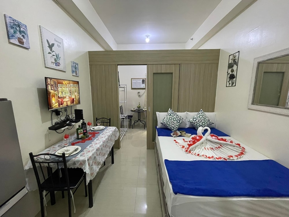 Family Room, Multiple Beds - Photo 10