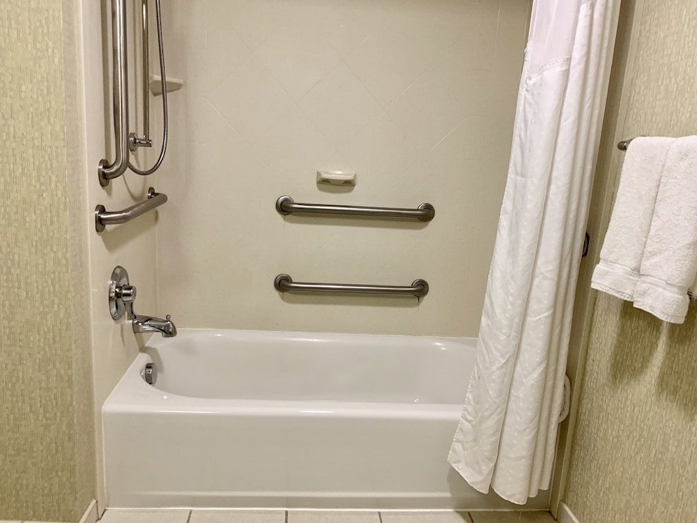 Standard Room, 2 Queen Beds, Accessible (Mobility) - Photo 8