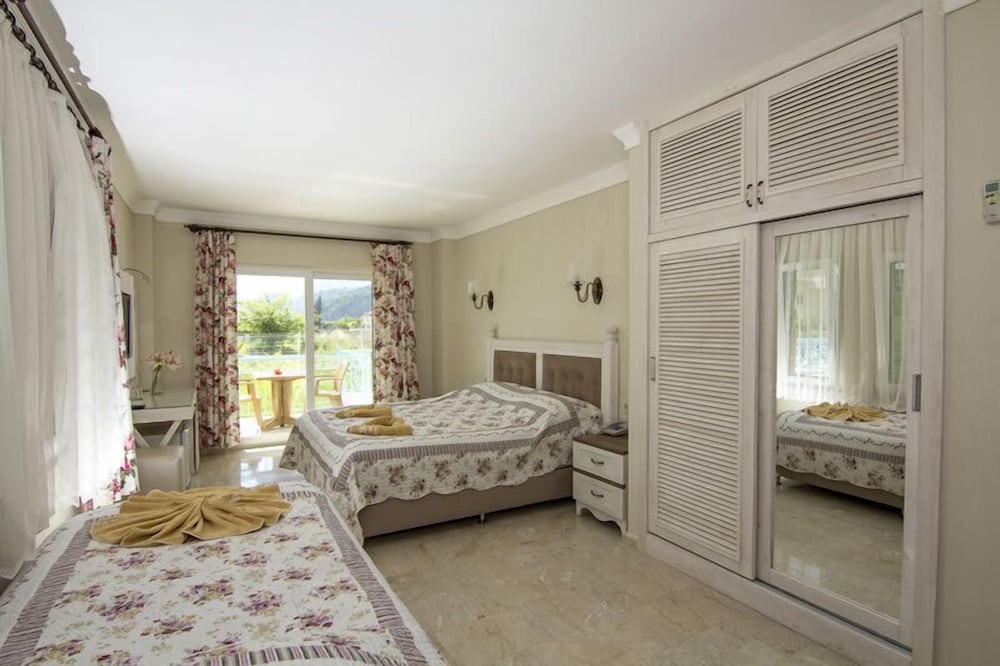 Deluxe Double Room photo 2