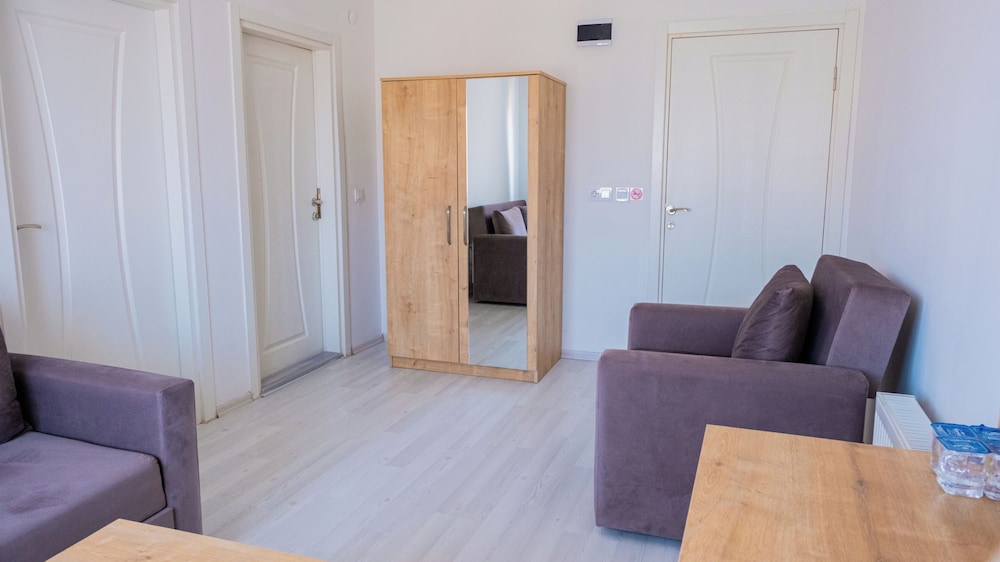 Basic Triple Room photo 1