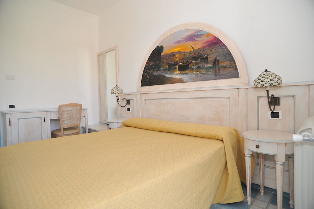 Economy Room