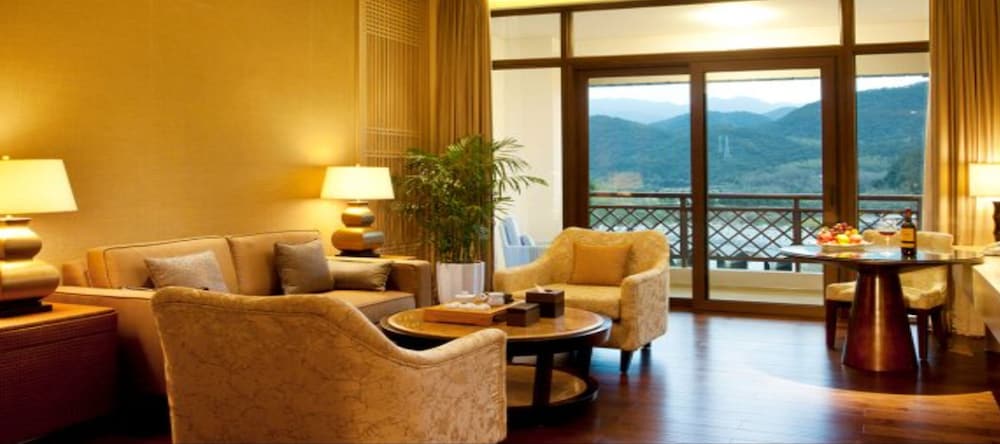 Deluxe Suite, Lake View photo 3