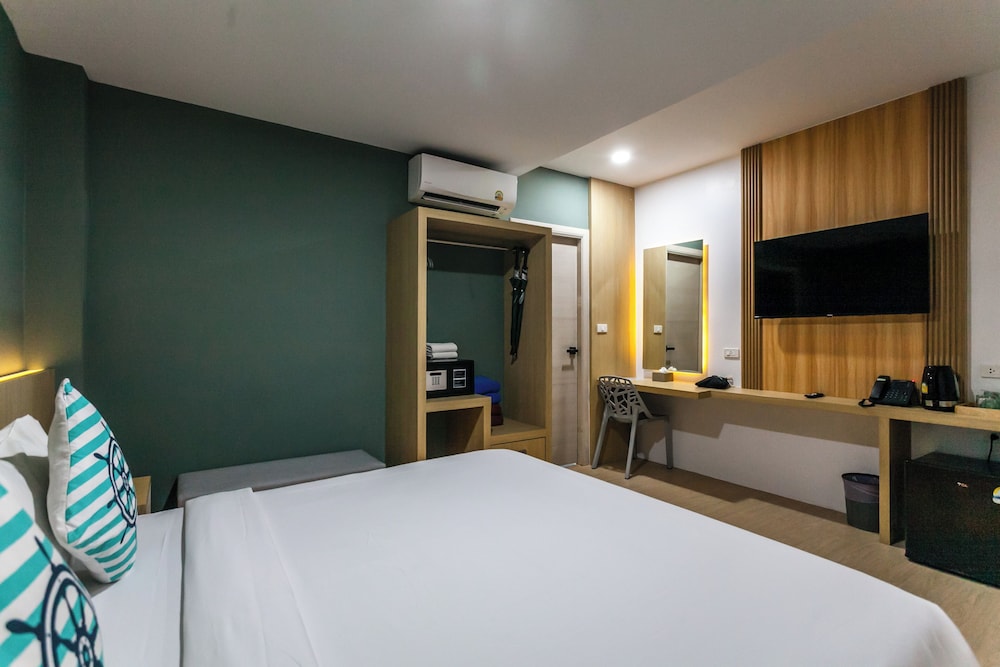 Deluxe Double Room- No View photo 2
