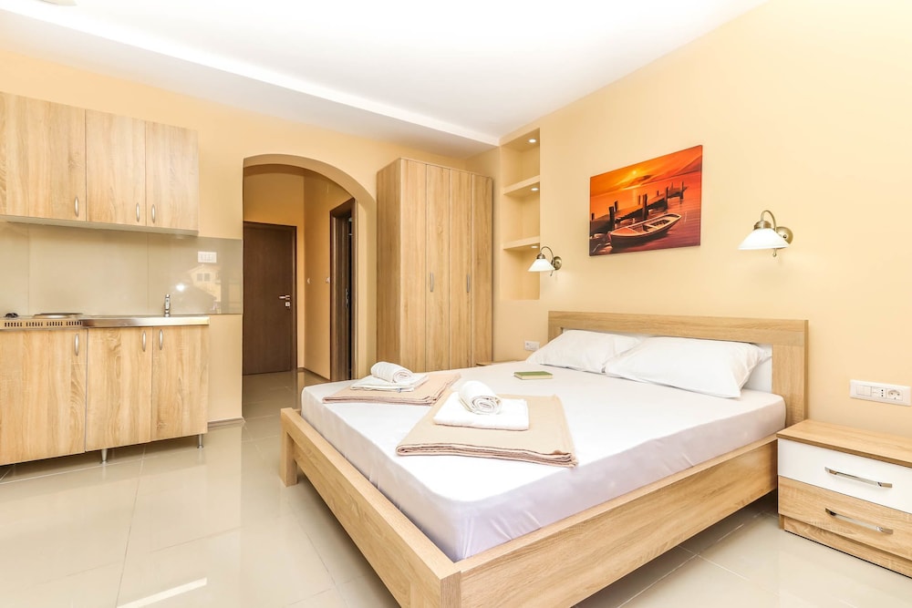 Deluxe Double Room (B) photo 1