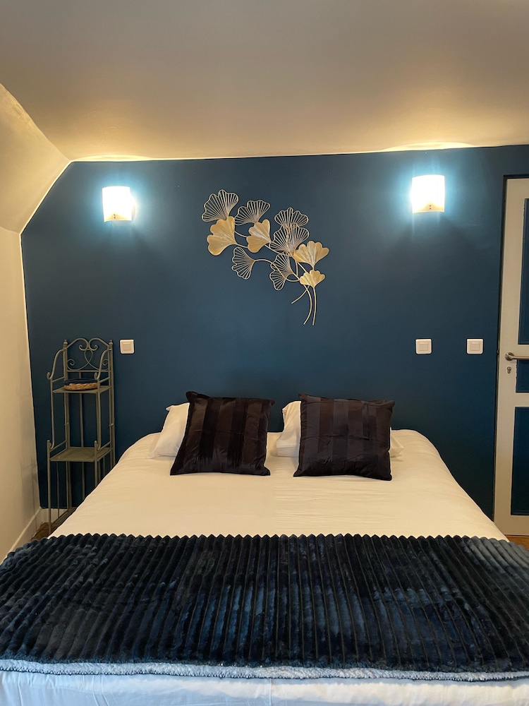 Standard Room, 1 Queen Bed photo 1