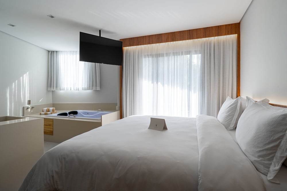Luxury Room, 1 King Bed photo 1