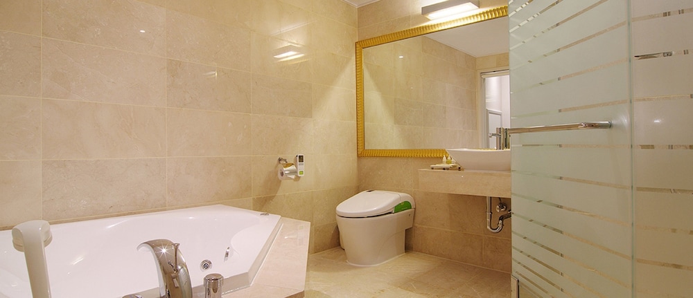 Junior Suite, Partial Ocean View photo 2