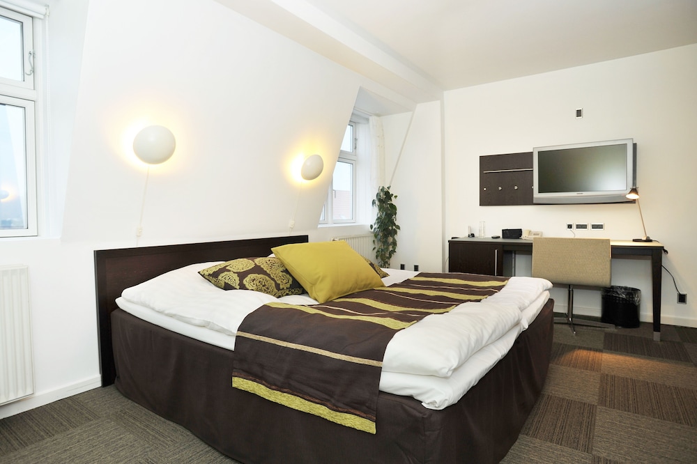 Business Room (4 persons)