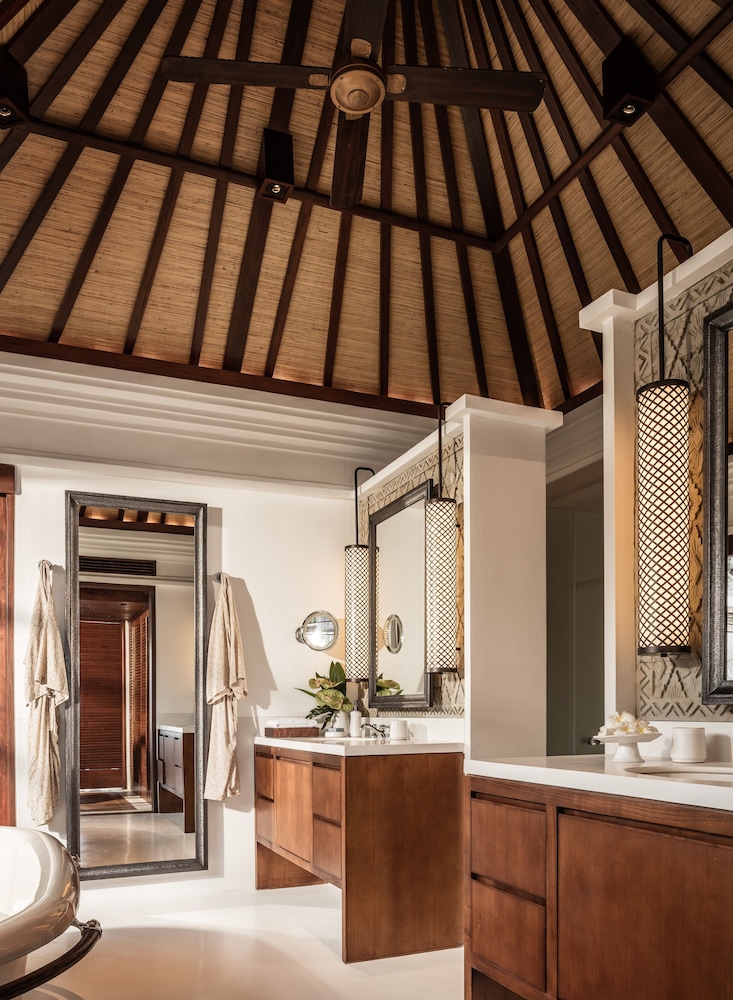 Premier Villa, 1 King Bed (ocean)