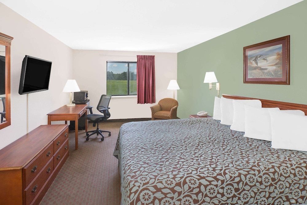 Standard Room, 1 King Bed, Smoking photo 1