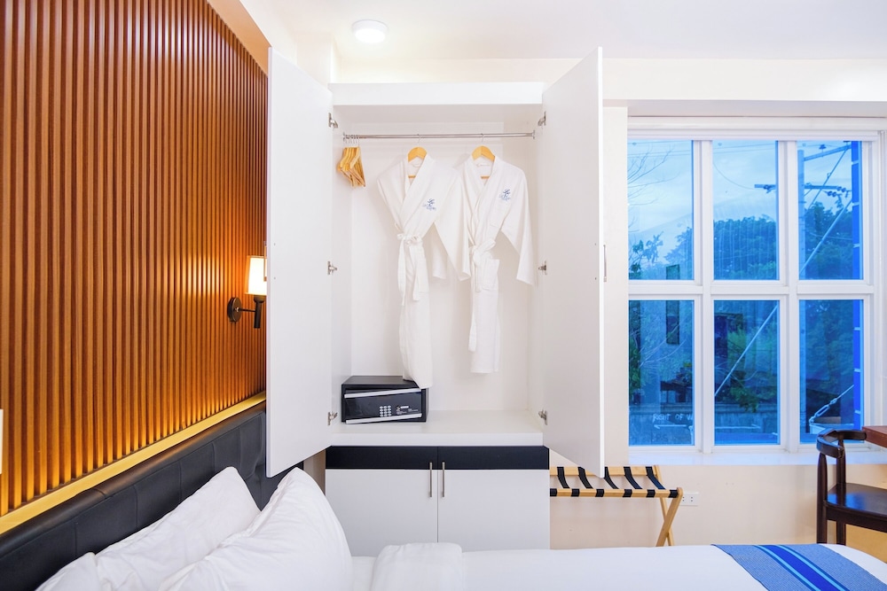Executive Room - Photo 8