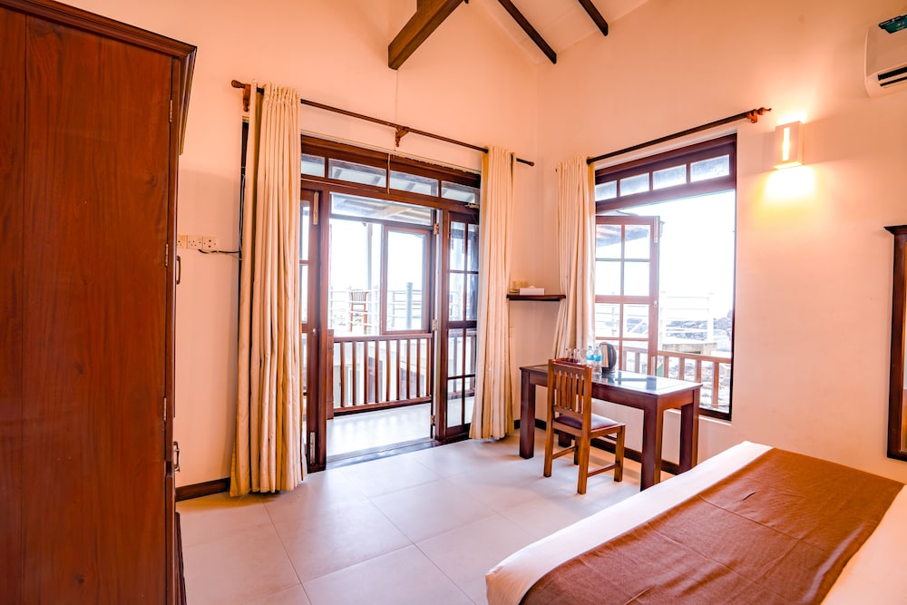 Deluxe Double Room, Balcony, Sea View photo 3