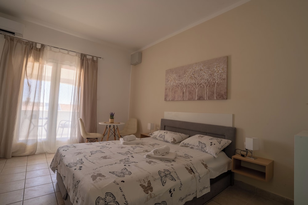 Studio, Sea View