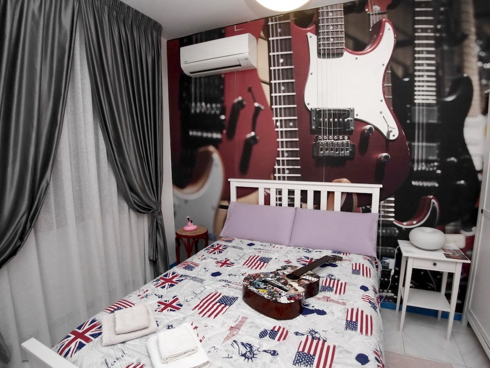 Standard Double Room, 1 Queen Bed, Private Bathroom (Music) photo 1