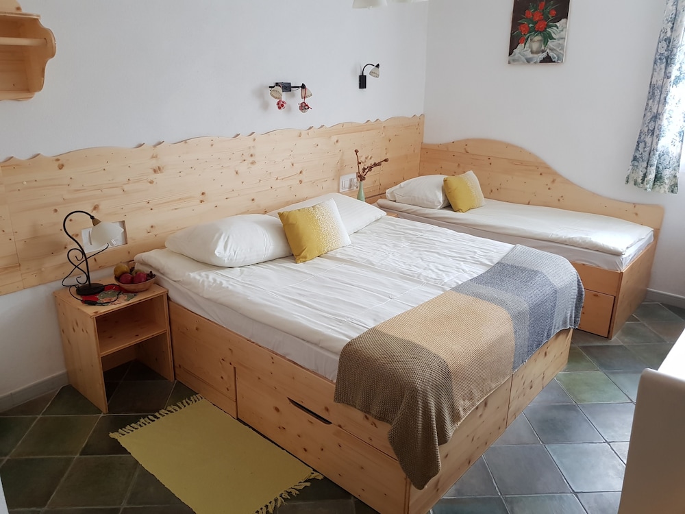 Standard Triple Room, 3 Twin Beds photo 1