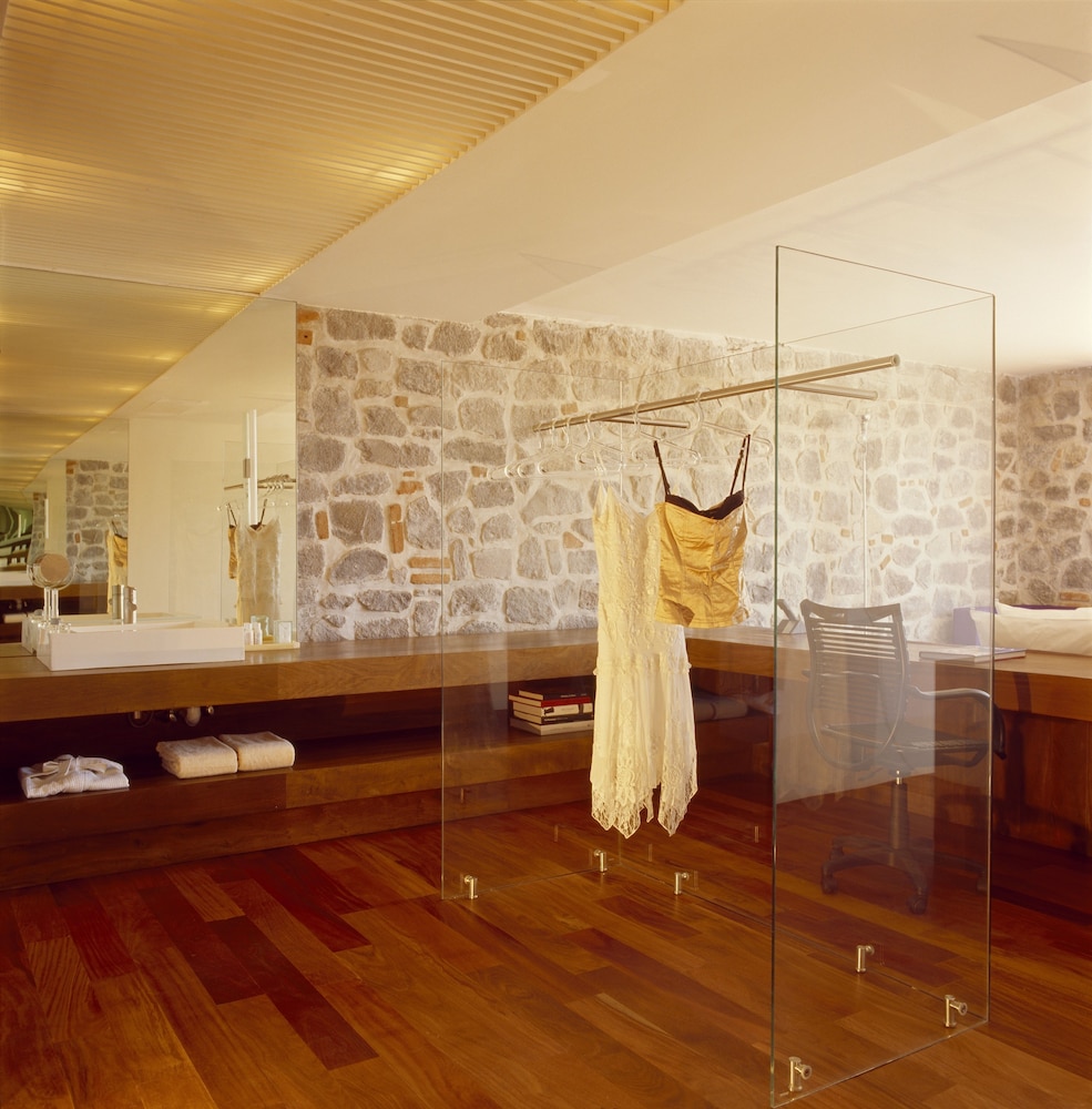 Room, 2 Queen Beds (2) - Photo 1