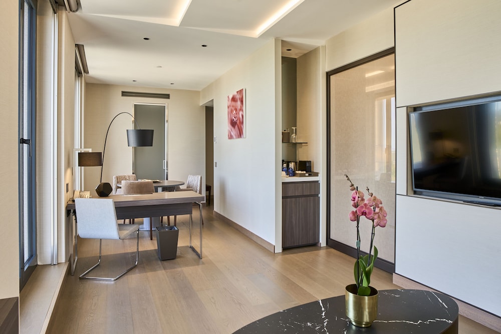 Luxury Suite, City View photo 2